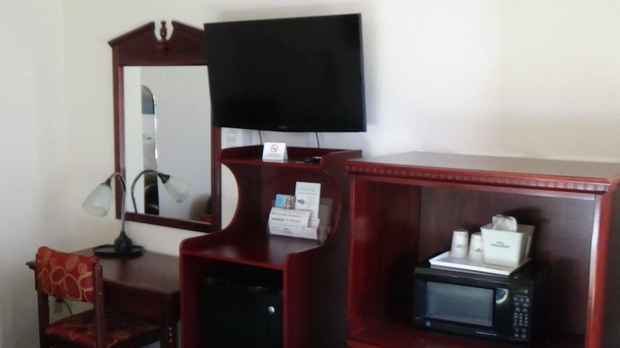 ฮาวเวิร์ด จอห์นสัน บาย วินด์แฮม วิชิตา แอร์พอร์ต Hotel วิชิต้า ภายนอก รูปภาพ